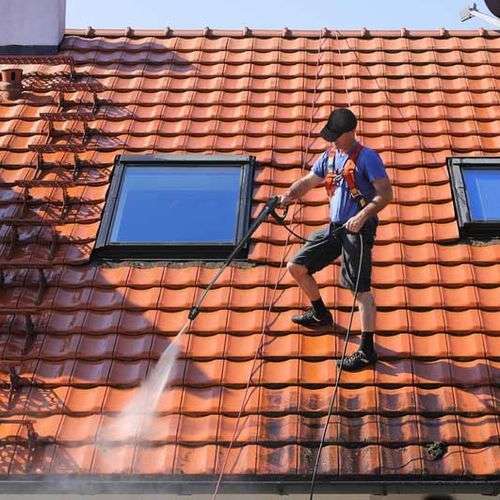 Reinigen van pannendak in Eindhoven